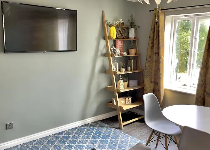 Monkbridge Mews Apartment
